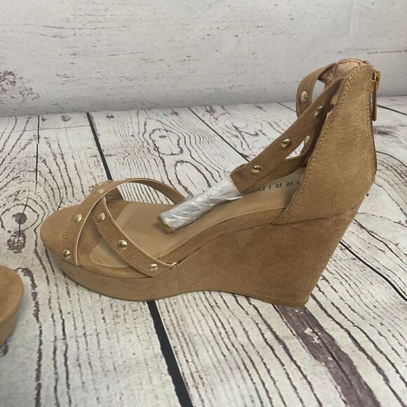 Torrid Sandals Womens 9WW Studded Platform Wedge Tan Beige Open Toe Shoe - Picture 6 of 10
